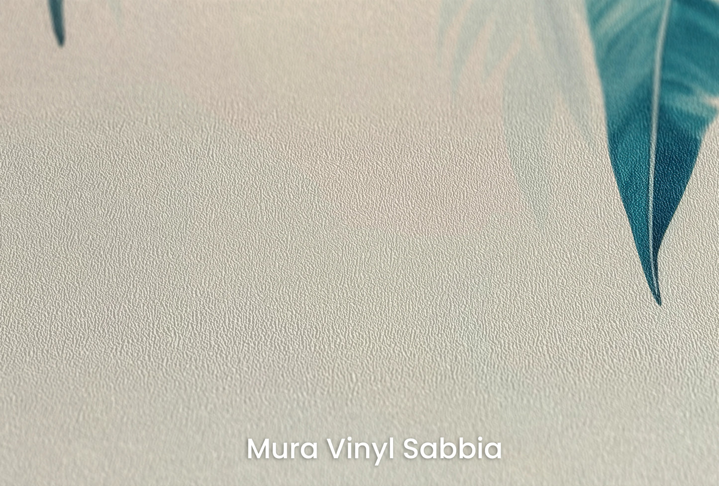 Zbliżenie na artystyczną fototapetę o nazwie Morning Dew na podłożu Mura Vinyl Sabbia struktura grubego ziarna piasku.