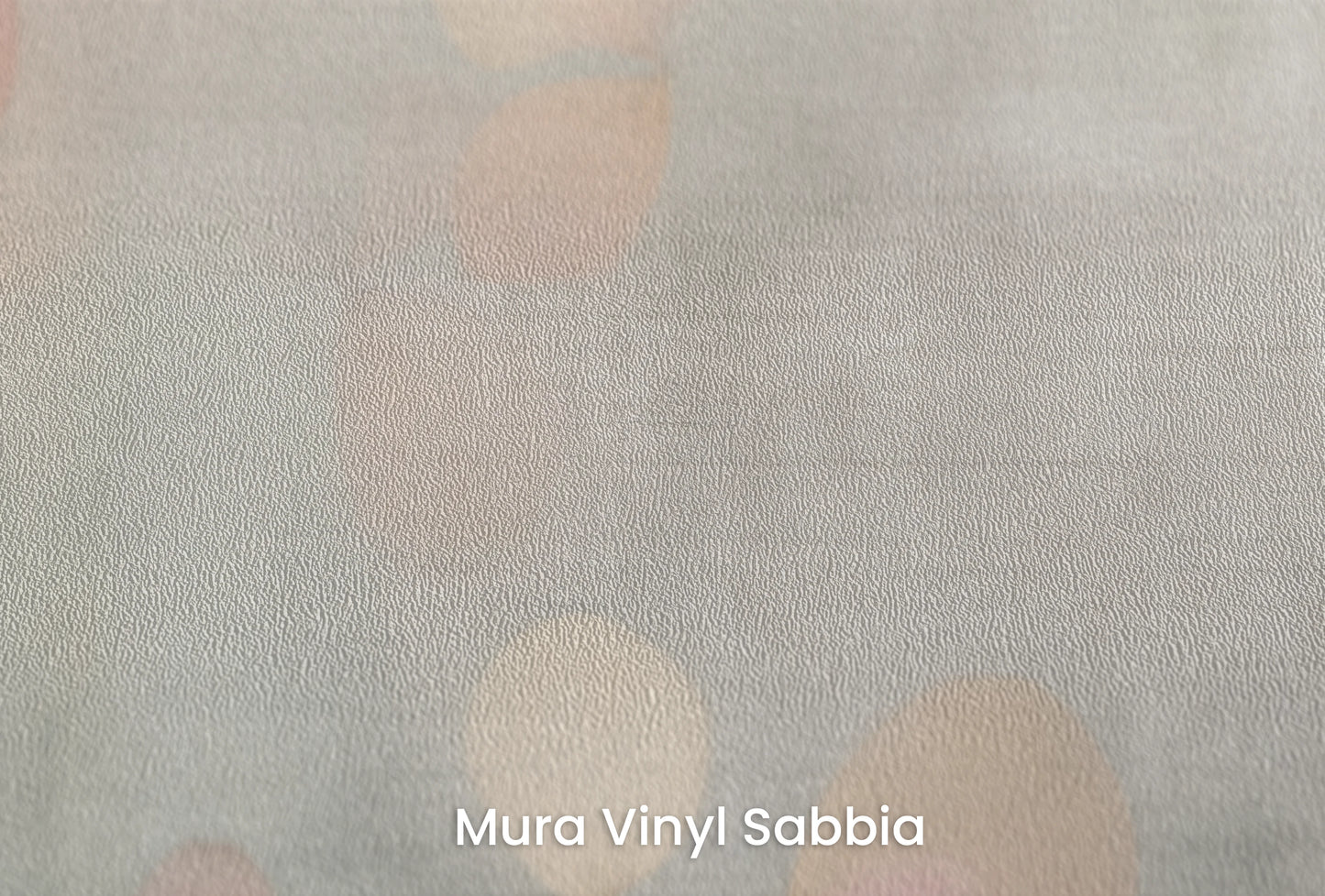 Zbliżenie na artystyczną fototapetę o nazwie Abstract Petals na podłożu Mura Vinyl Sabbia struktura grubego ziarna piasku.