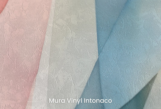 Zbliżenie na artystyczną fototapetę o nazwie Blush Geometry na podłożu Mura Vinyl Intonaco - struktura tartego tynku.