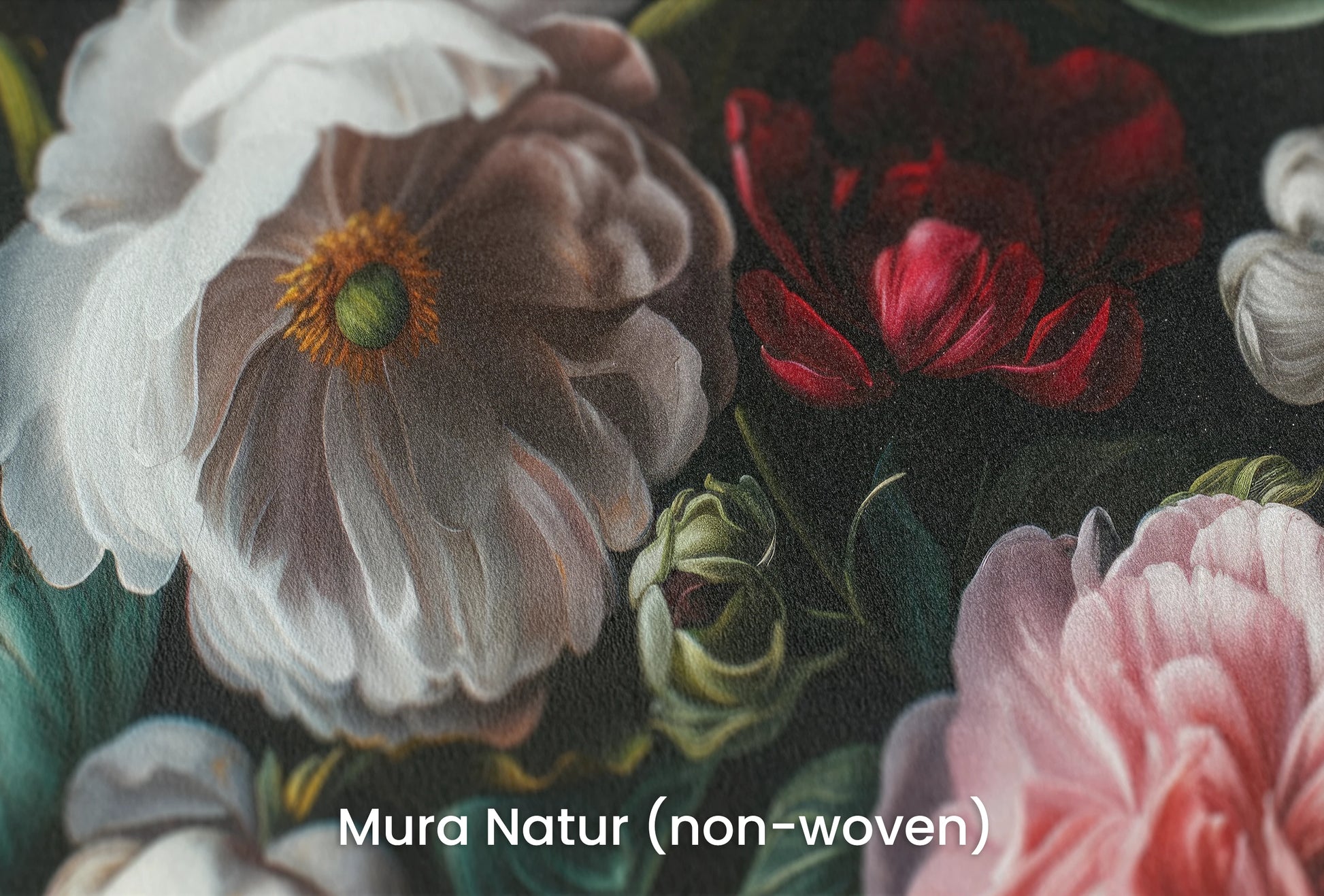 Zbliżenie na artystyczną fototapetę o nazwie Midnight Floral Drama na podłożu Mura Natur (non-woven) - naturalne i ekologiczne podłoże.