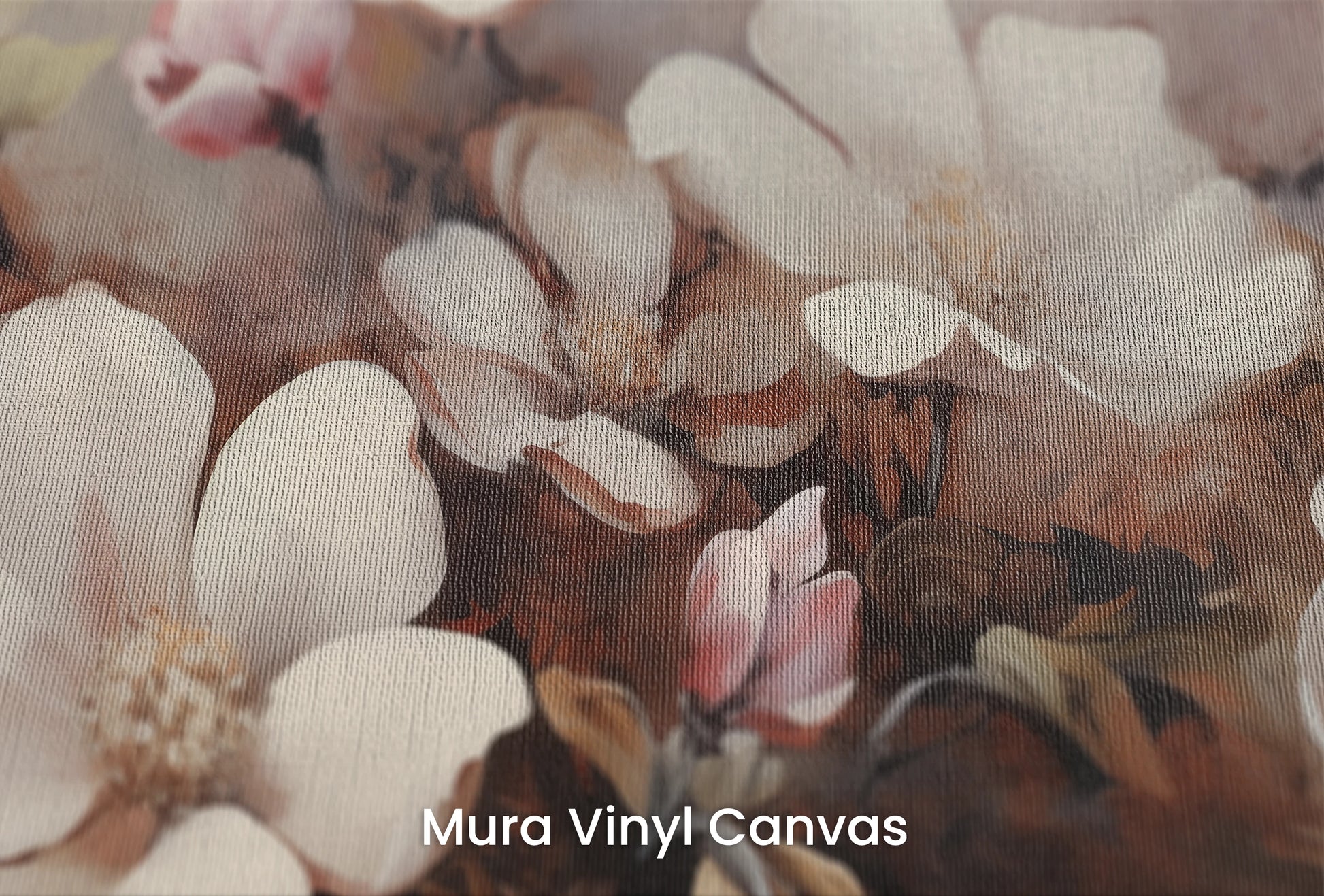 Zbliżenie na artystyczną fototapetę o nazwie Serene Magnolia Haze na podłożu Mura Vinyl Canvas - faktura naturalnego płótna.
