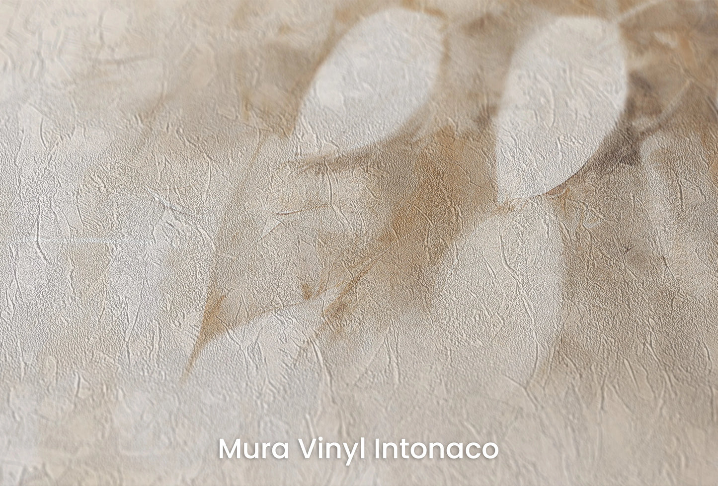 Zbliżenie na artystyczną fototapetę o nazwie Subtle Leaf Symphony na podłożu Mura Vinyl Intonaco - struktura tartego tynku.