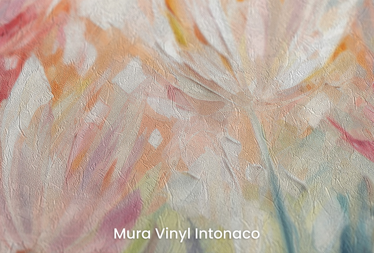 Zbliżenie na artystyczną fototapetę o nazwie Radiant Petal Fusion na podłożu Mura Vinyl Intonaco - struktura tartego tynku.