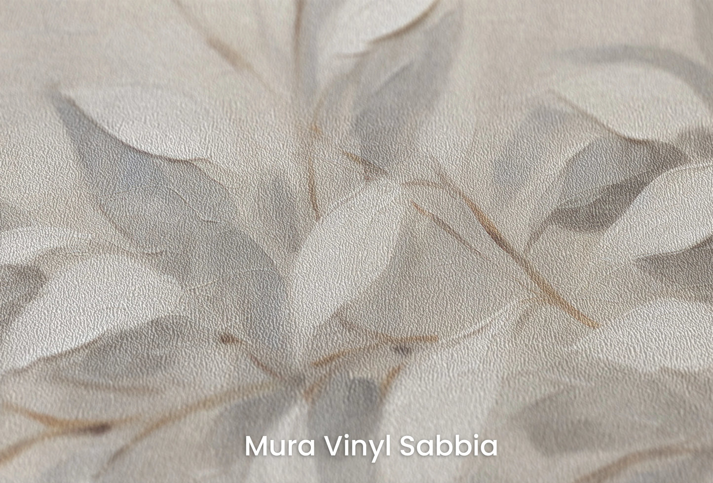 Zbliżenie na artystyczną fototapetę o nazwie Silver Leaf Design na podłożu Mura Vinyl Sabbia struktura grubego ziarna piasku.