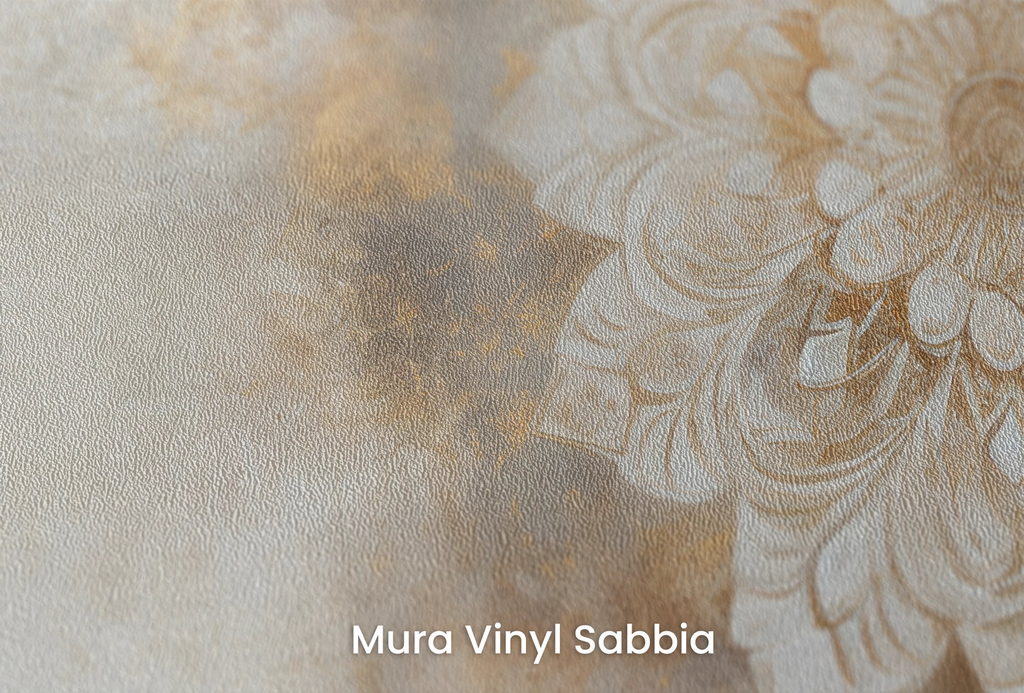 Zbliżenie na artystyczną fototapetę o nazwie Majestic Bloom na podłożu Mura Vinyl Sabbia struktura grubego ziarna piasku.