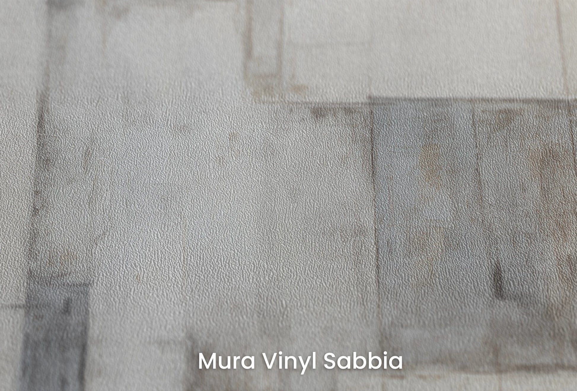 Zbliżenie na artystyczną fototapetę o nazwie Pale Geometry na podłożu Mura Vinyl Sabbia struktura grubego ziarna piasku.
