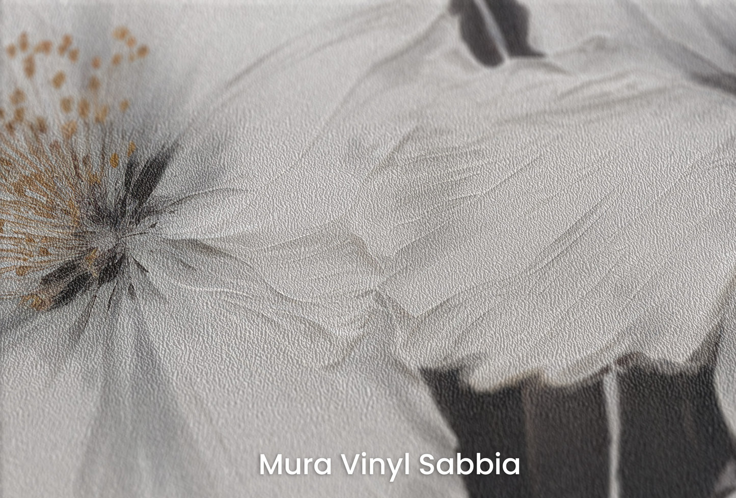 Zbliżenie na artystyczną fototapetę o nazwie ECLIPSE BLOSSOMS na podłożu Mura Vinyl Sabbia struktura grubego ziarna piasku.