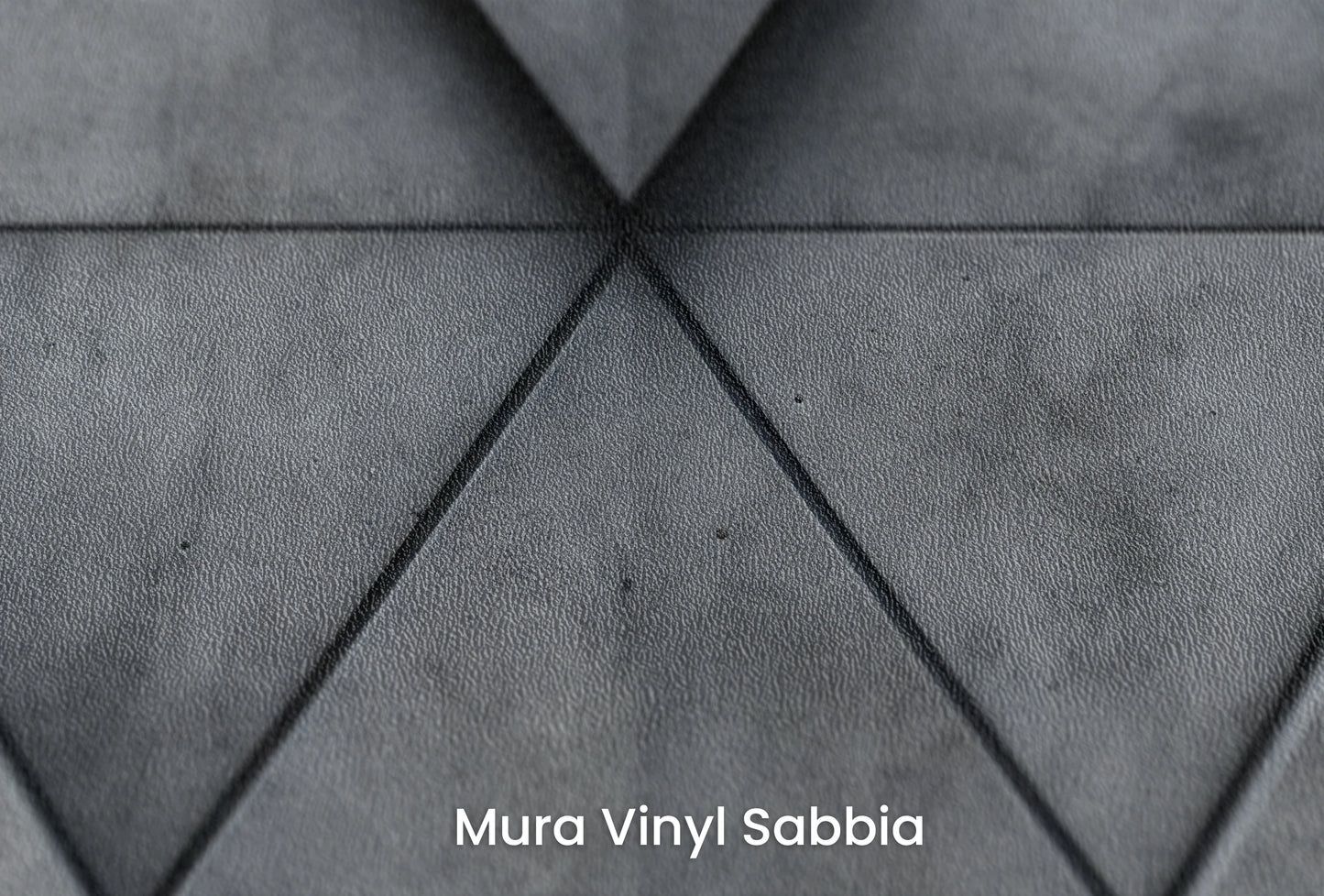 Zbliżenie na artystyczną fototapetę o nazwie Diamond Dynamics na podłożu Mura Vinyl Sabbia struktura grubego ziarna piasku.