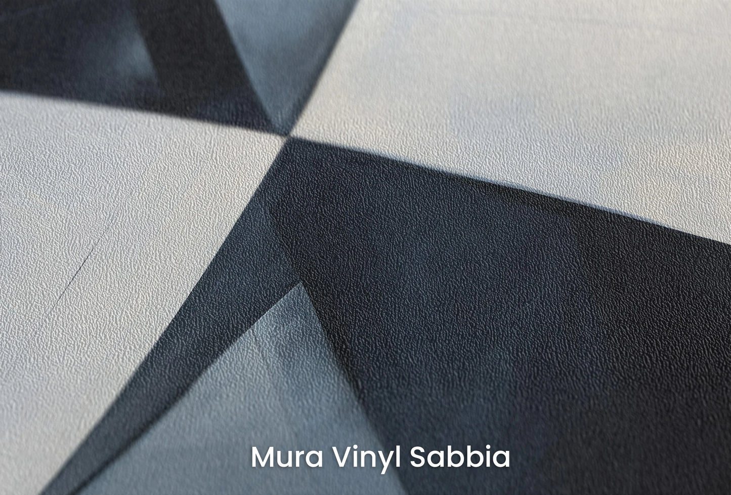 Zbliżenie na artystyczną fototapetę o nazwie Monochromatic Elegance na podłożu Mura Vinyl Sabbia struktura grubego ziarna piasku.