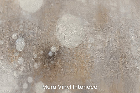 Zbliżenie na artystyczną fototapetę o nazwie CELESTIAL DROPLETS CASCADE na podłożu Mura Vinyl Intonaco - struktura tartego tynku.