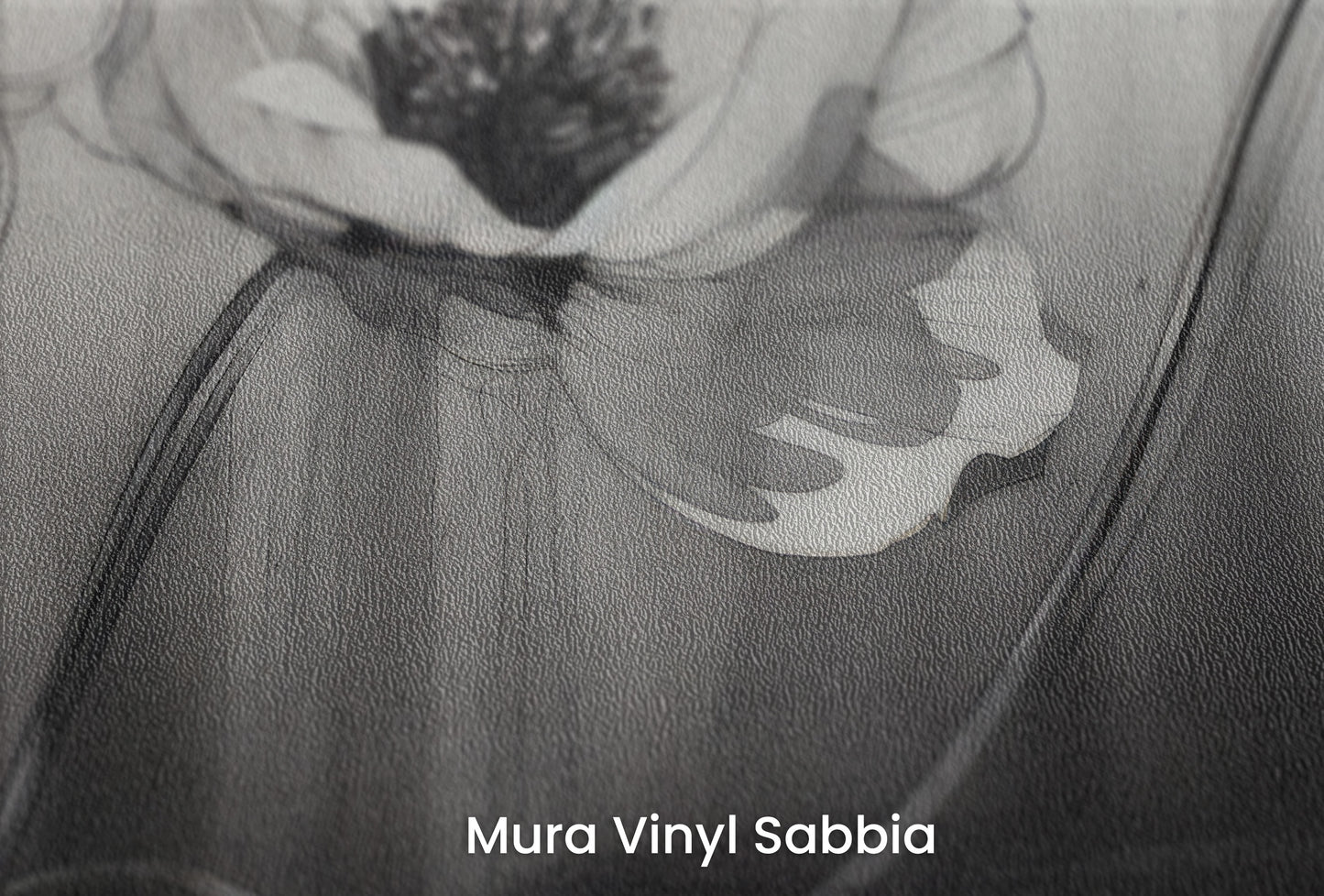 Zbliżenie na artystyczną fototapetę o nazwie ETHEREAL FLORAL INK DANCE na podłożu Mura Vinyl Sabbia struktura grubego ziarna piasku.