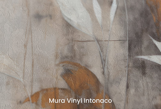 Zbliżenie na artystyczną fototapetę o nazwie Subdued Floral Shadows na podłożu Mura Vinyl Intonaco - struktura tartego tynku.