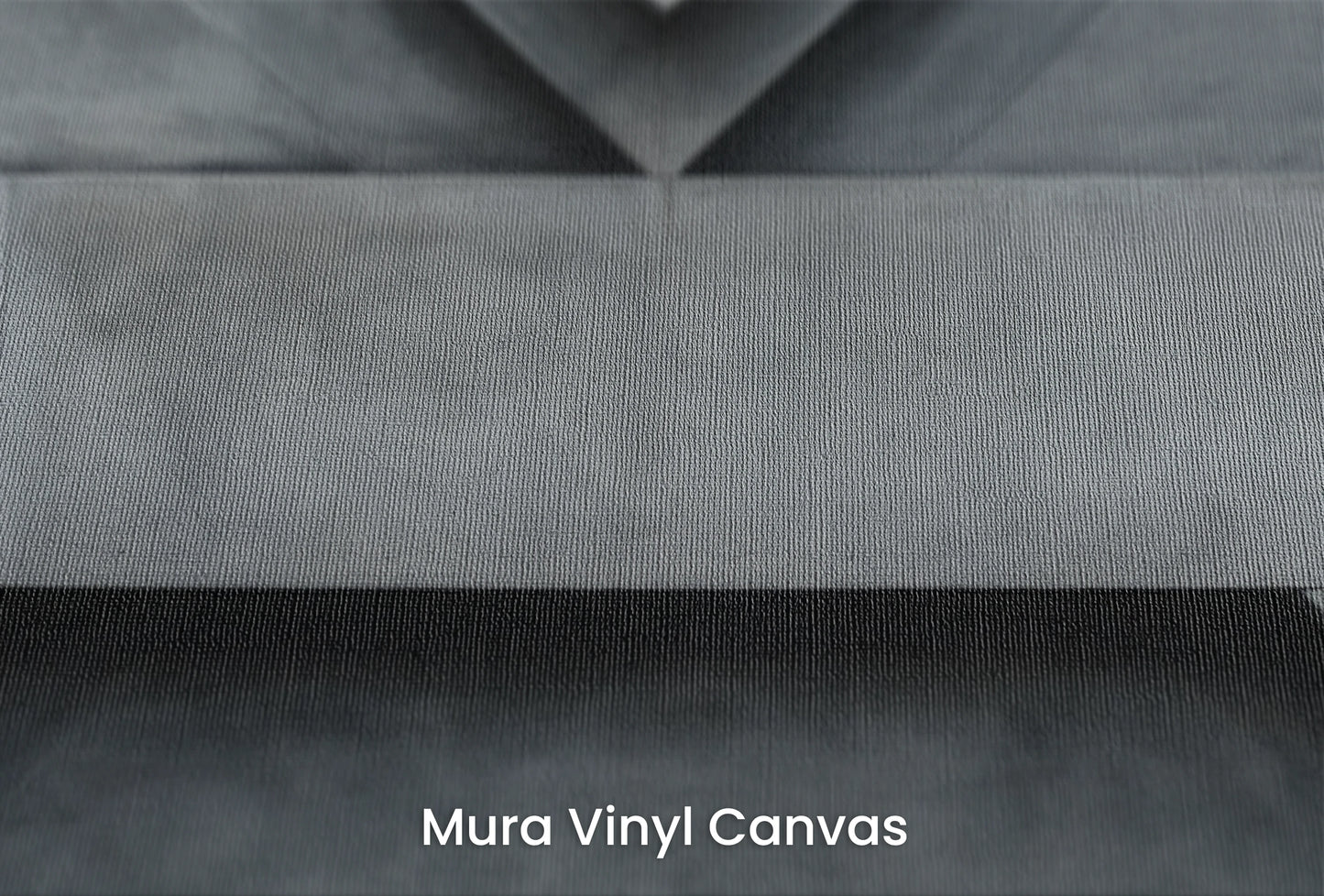 Zbliżenie na artystyczną fototapetę o nazwie Chevron Depth na podłożu Mura Vinyl Canvas - faktura naturalnego płótna.