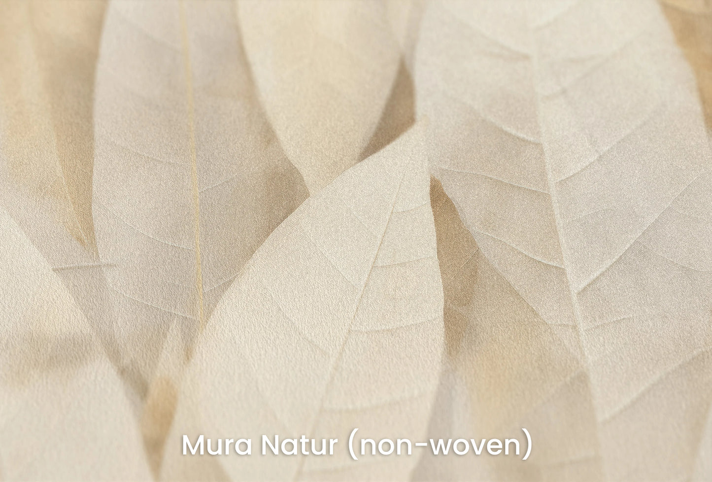 Zbliżenie na artystyczną fototapetę o nazwie Creamy Leaves na podłożu Mura Natur (non-woven) - naturalne i ekologiczne podłoże.
