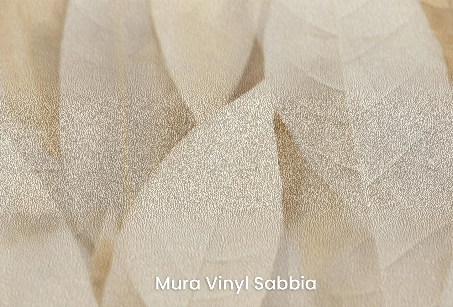Zbliżenie na artystyczną fototapetę o nazwie Creamy Leaves na podłożu Mura Vinyl Sabbia struktura grubego ziarna piasku.
