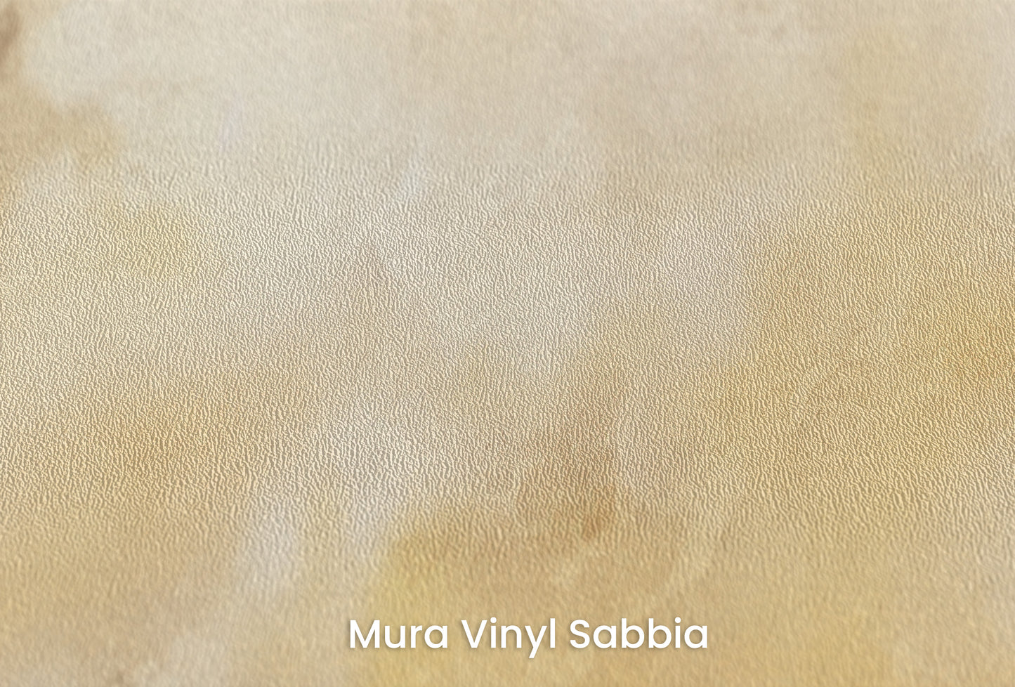 Zbliżenie na artystyczną fototapetę o nazwie GOLDEN DAWN MARBLE na podłożu Mura Vinyl Sabbia struktura grubego ziarna piasku.