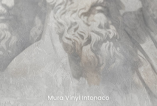 Zbliżenie na artystyczną fototapetę o nazwie Wisdom in the Shadows na podłożu Mura Vinyl Intonaco - struktura tartego tynku.