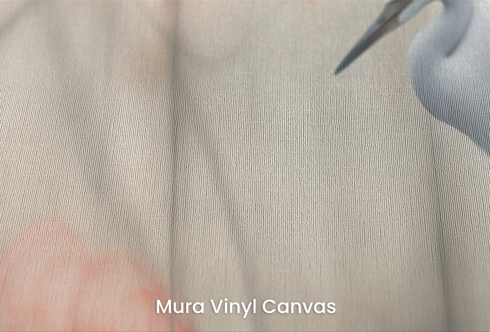 Zbliżenie na artystyczną fototapetę o nazwie Solitary Heron na podłożu Mura Vinyl Canvas - faktura naturalnego płótna.