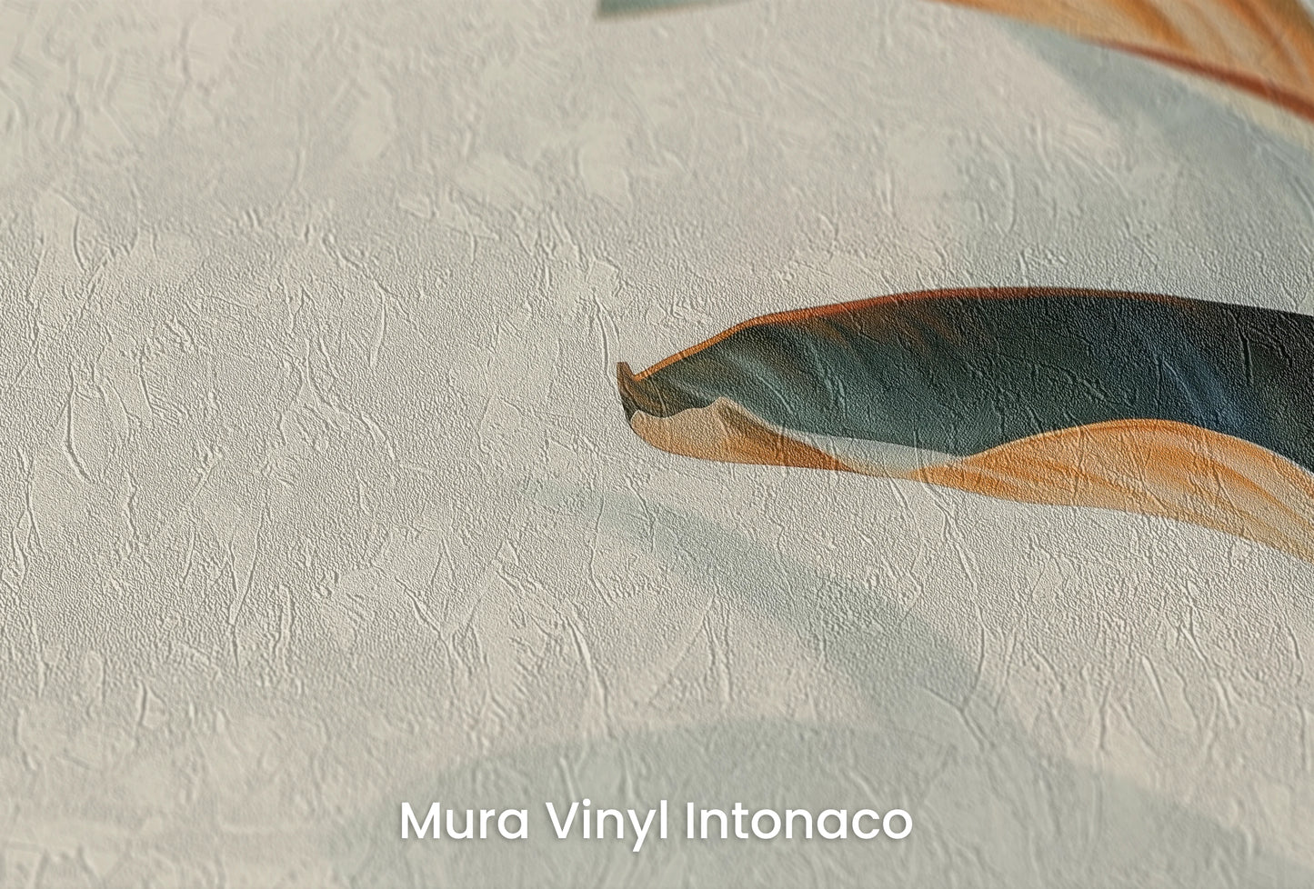 Zbliżenie na artystyczną fototapetę o nazwie Verdant Whisper na podłożu Mura Vinyl Intonaco - struktura tartego tynku.