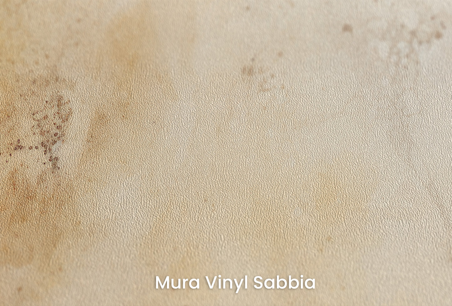 Zbliżenie na artystyczną fototapetę o nazwie EARTHEN WARMTH EMBRACE na podłożu Mura Vinyl Sabbia struktura grubego ziarna piasku.