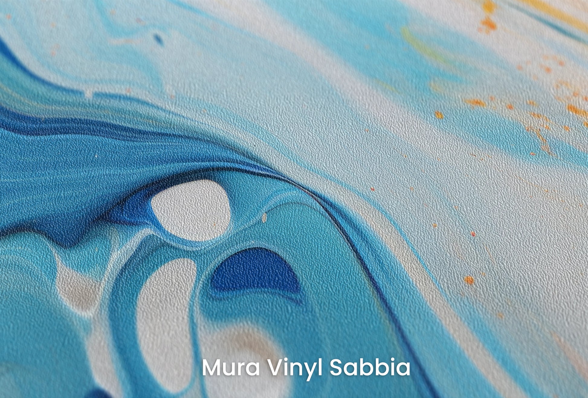 Zbliżenie na artystyczną fototapetę o nazwie Solar Flare #2 na podłożu Mura Vinyl Sabbia struktura grubego ziarna piasku.