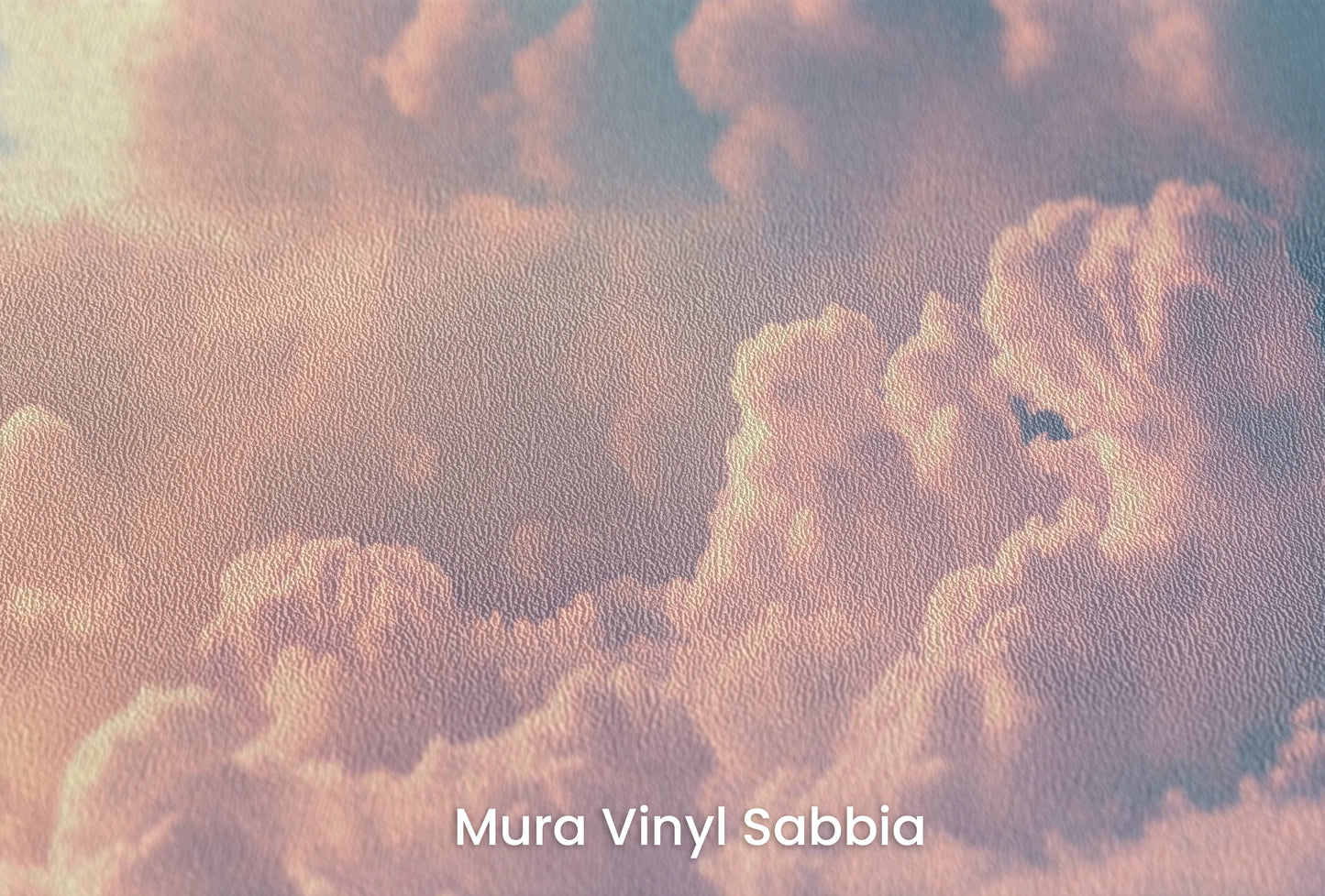 Zbliżenie na artystyczną fototapetę o nazwie Azure Canvas na podłożu Mura Vinyl Sabbia struktura grubego ziarna piasku.