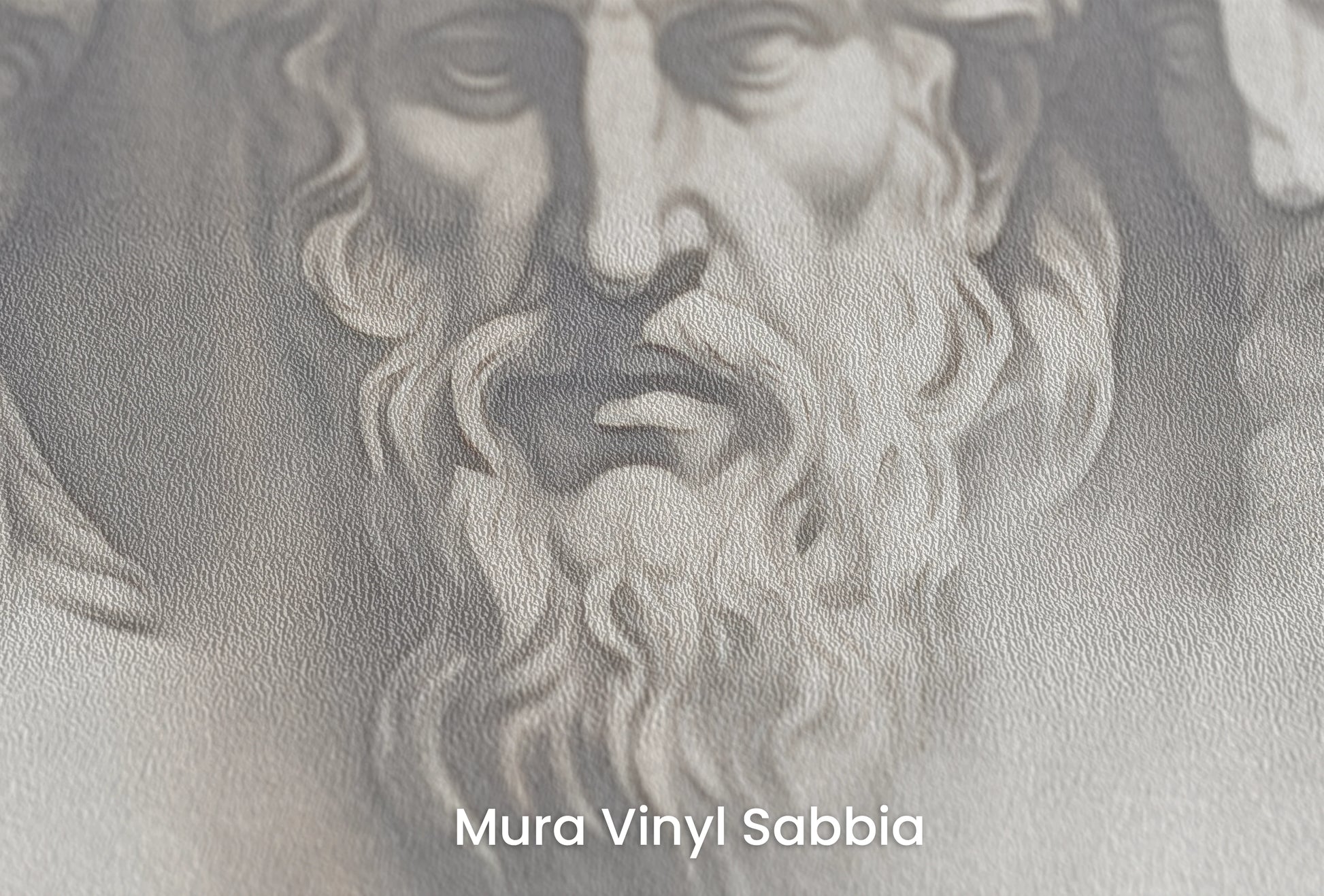 Zbliżenie na artystyczną fototapetę o nazwie Epicurean Reflection na podłożu Mura Vinyl Sabbia struktura grubego ziarna piasku.