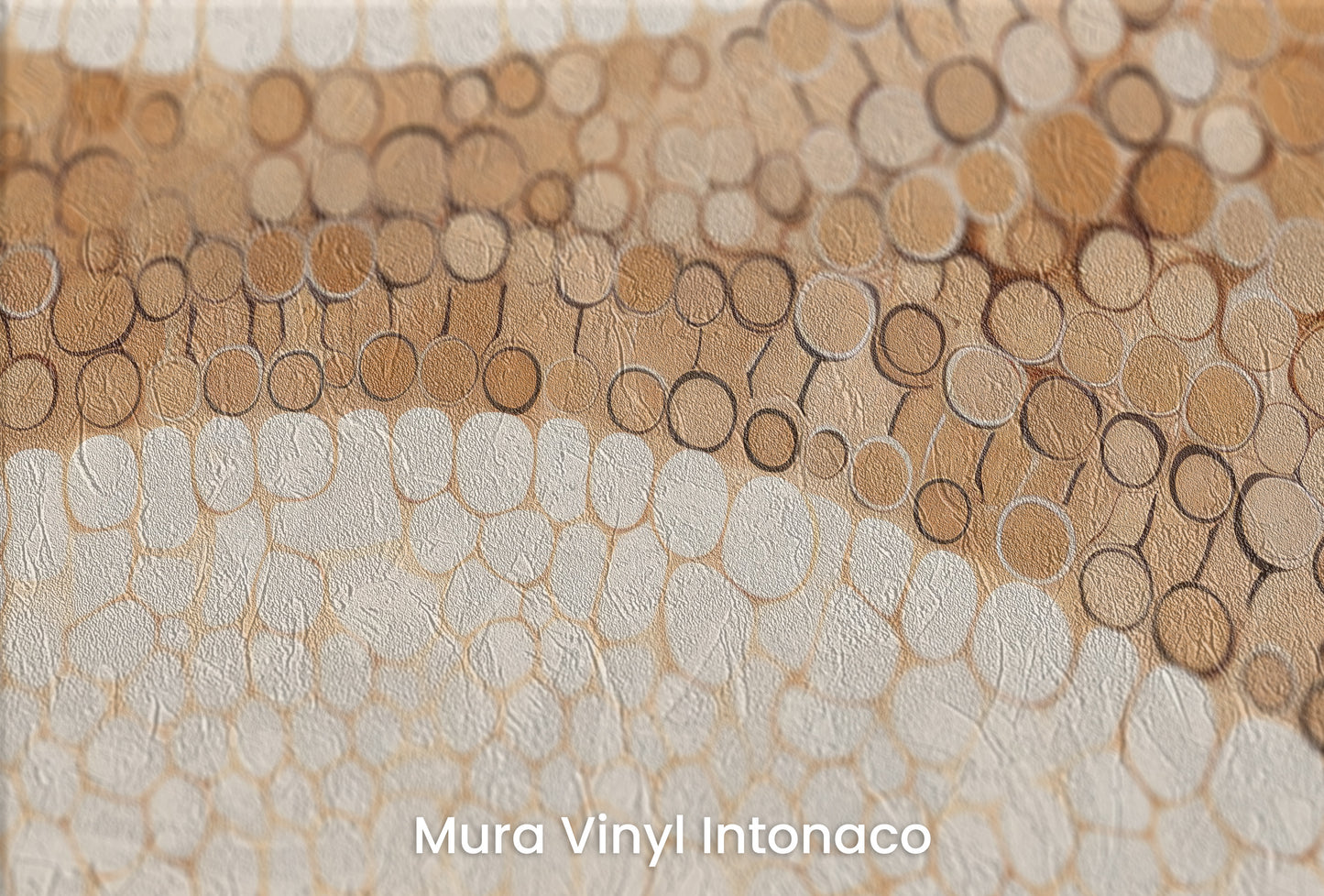 Zbliżenie na artystyczną fototapetę o nazwie CAPPUCCINO SWIRL ABSTRACTION na podłożu Mura Vinyl Intonaco - struktura tartego tynku.