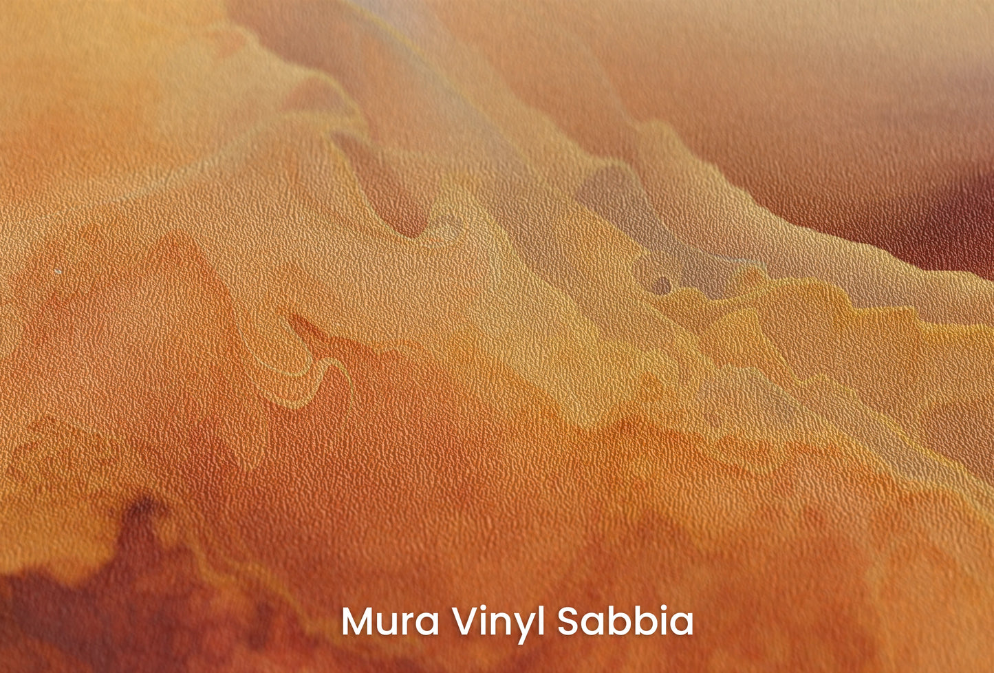 Zbliżenie na artystyczną fototapetę o nazwie Cratered Expanse na podłożu Mura Vinyl Sabbia struktura grubego ziarna piasku.