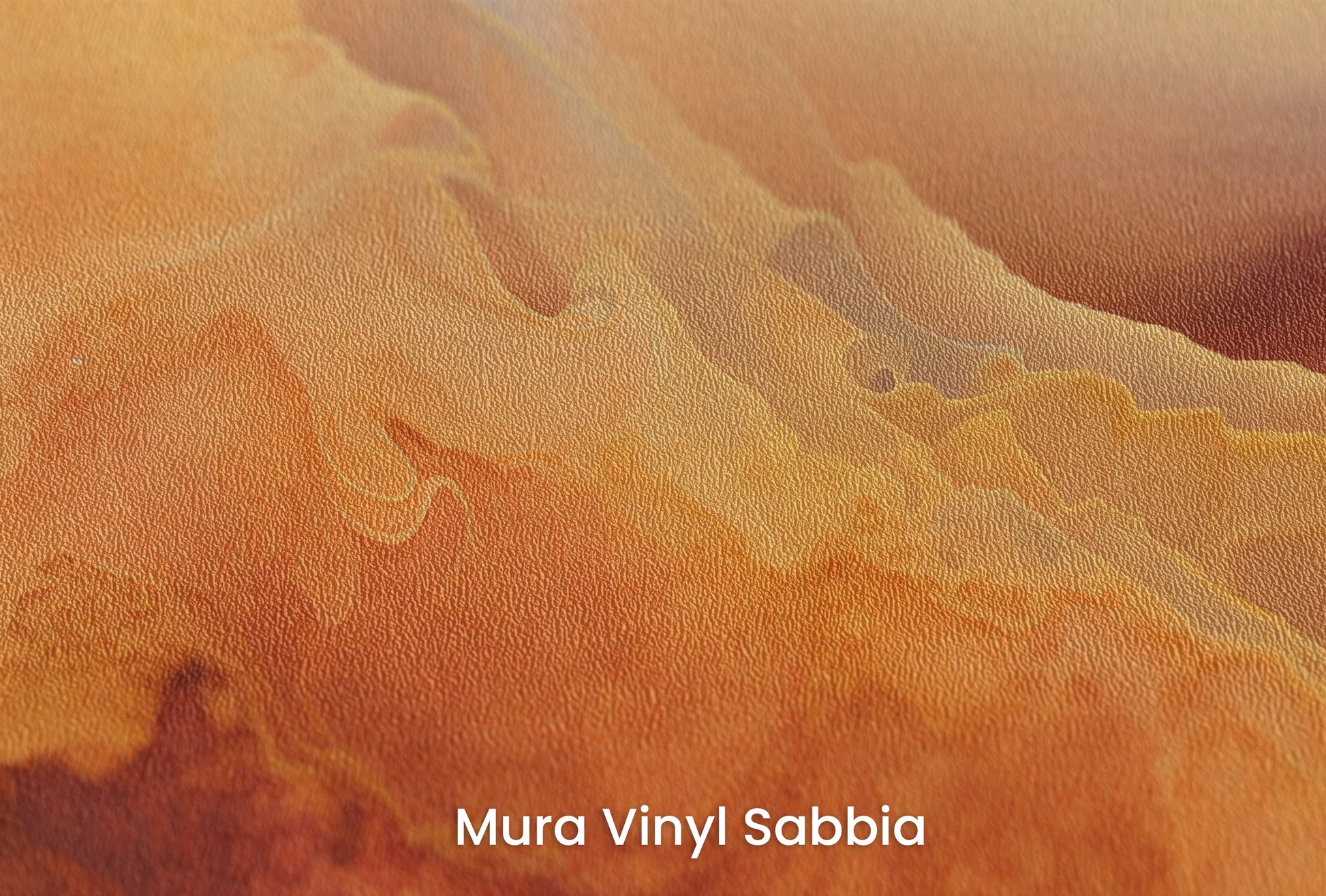 Zbliżenie na artystyczną fototapetę o nazwie Cratered Expanse na podłożu Mura Vinyl Sabbia struktura grubego ziarna piasku.