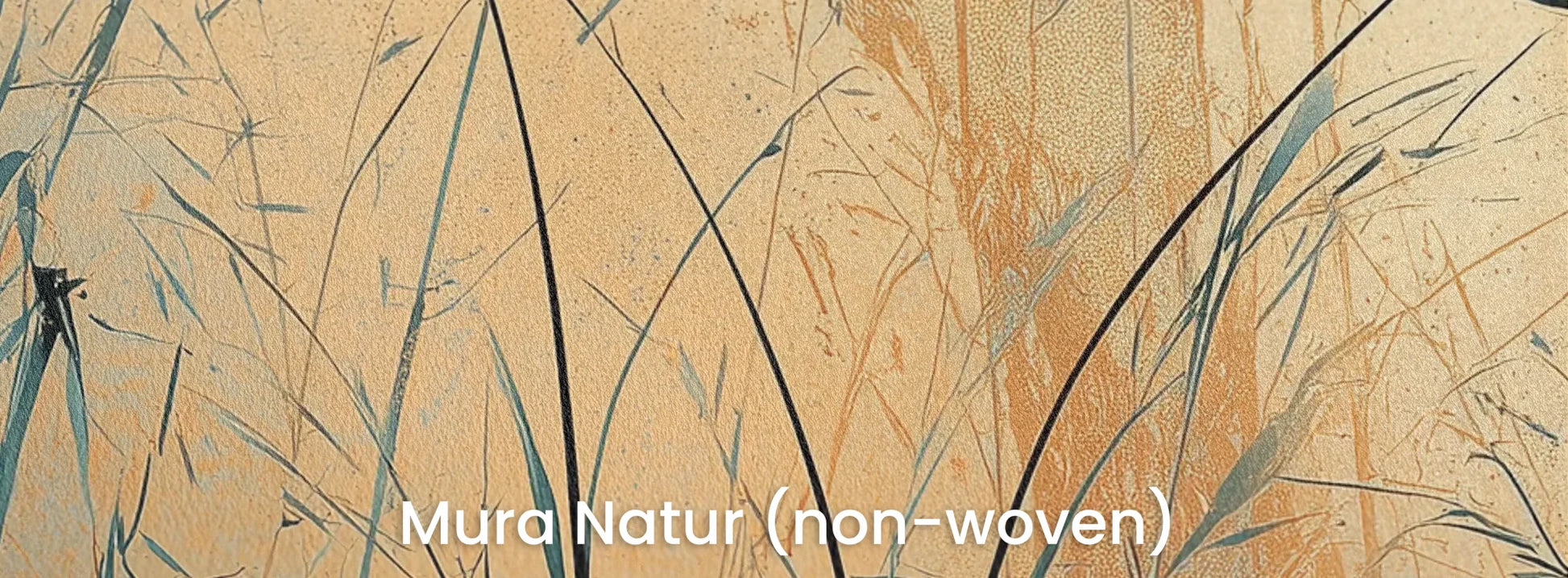 Zbliżenie na fototapetę TWILIGHT SEDGE - tapeta z trawami na tle miedziano-turkusowego nieba na naturalnym podłożu ekologicznym.