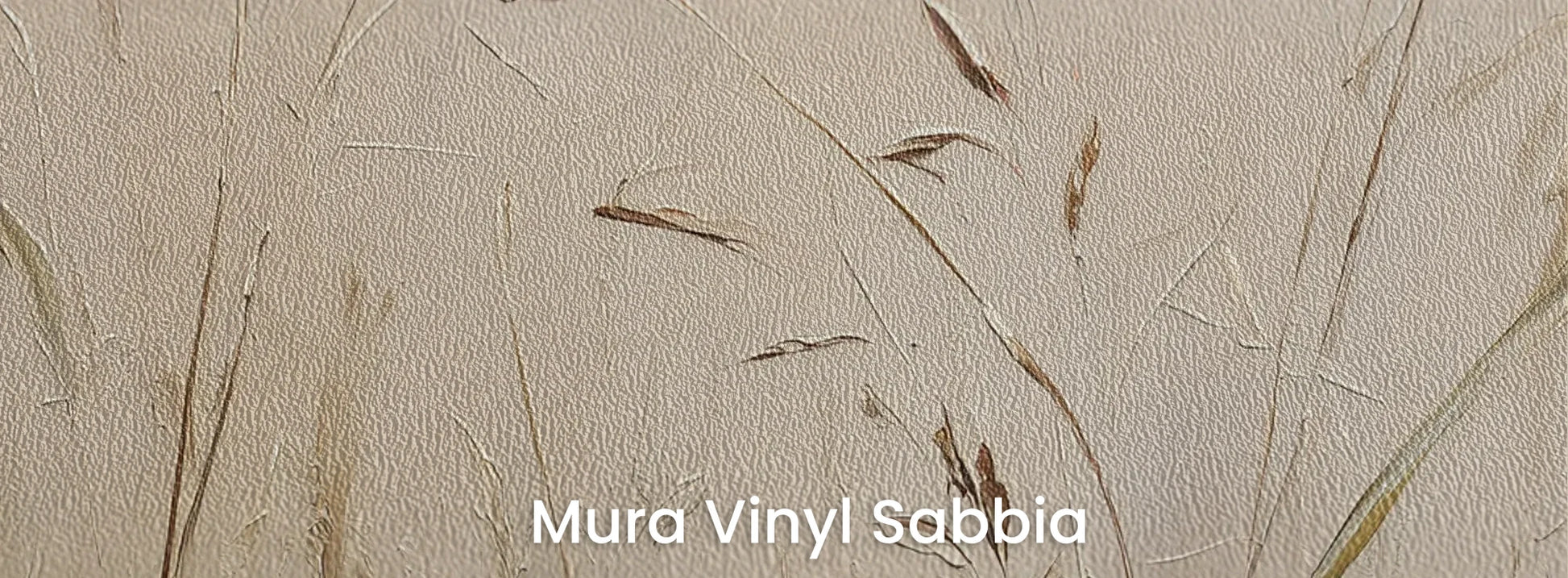 Zbliżenie na fototapetę PEACEFUL WHISPERS - tapeta z mglistymi trawami o świcie na podłożu o strukturze ziarna piasku.