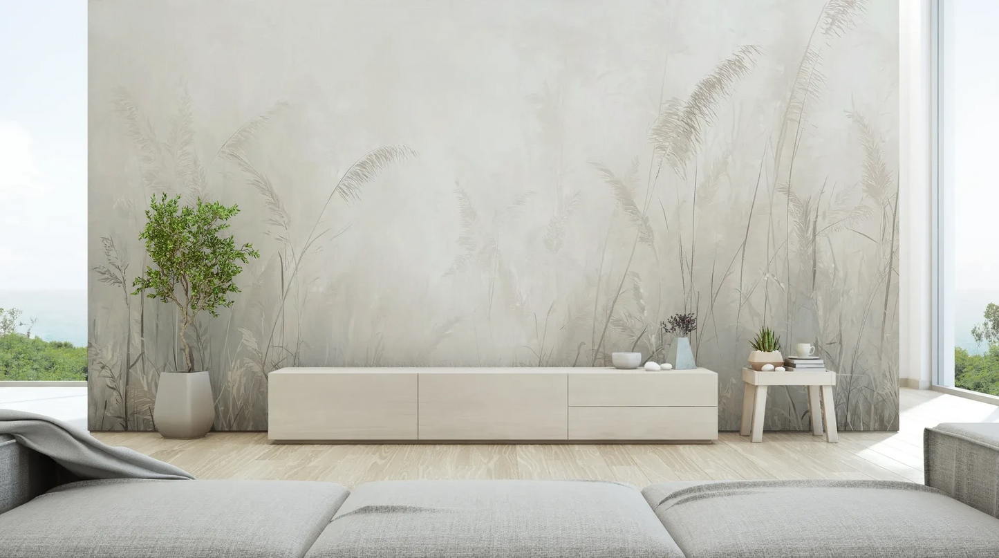 Wzór fototapety MORNING MIST - tapeta z mglistymi trawami w szarościach pokazanej w aranżacji salonu.