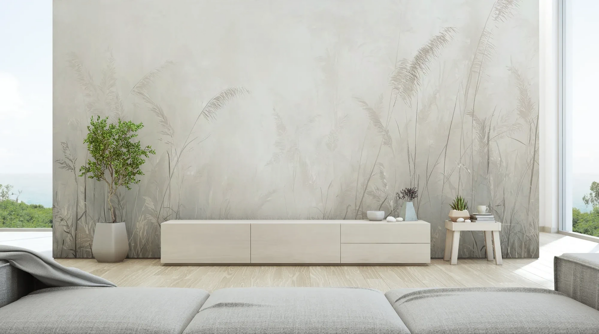 Wzór fototapety MORNING MIST - tapeta z mglistymi trawami w szarościach pokazanej w aranżacji salonu.