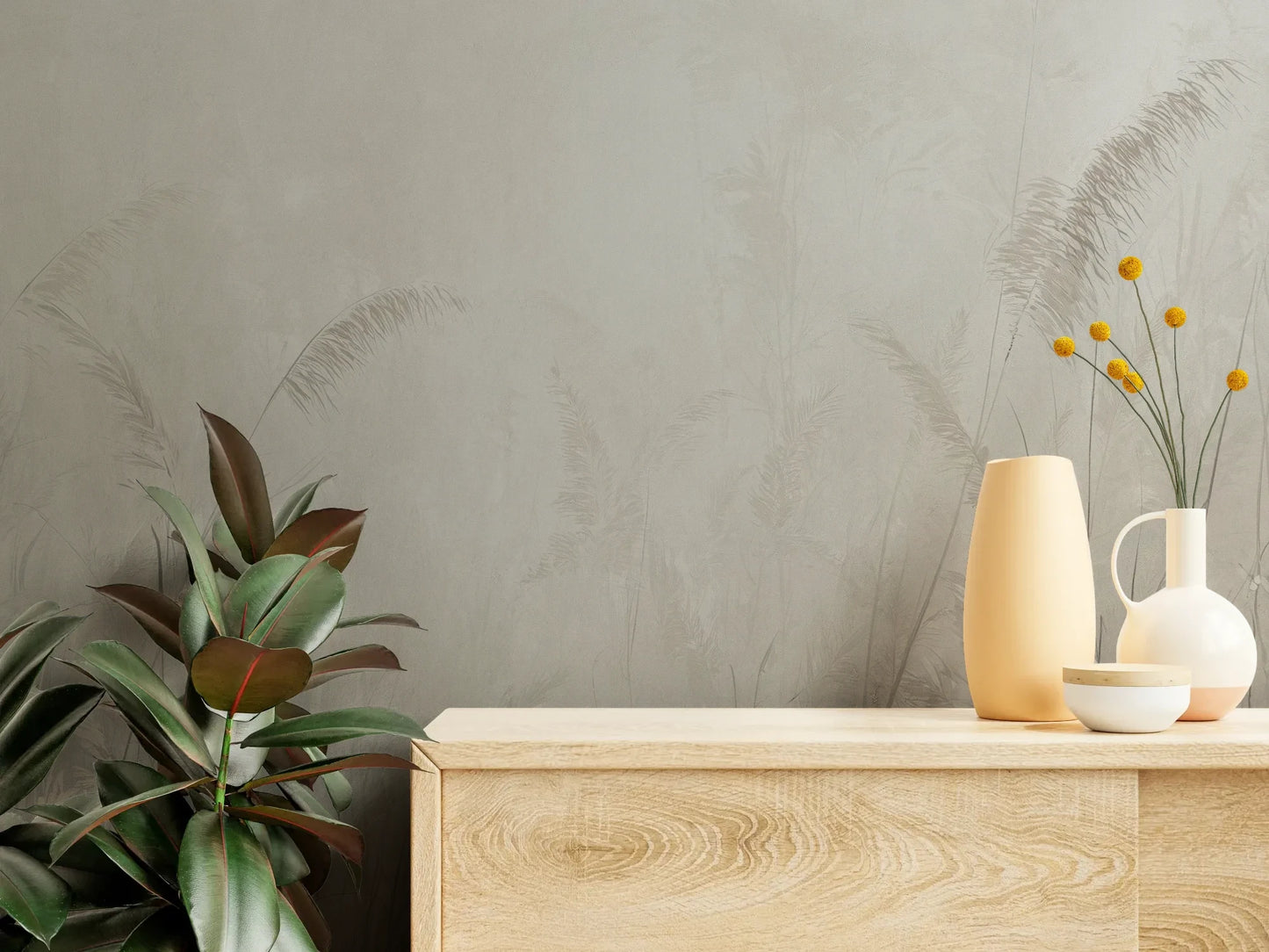 Fototapeta MORNING MIST - tapeta z mglistymi trawami w szarościach pokazana w aranżacji wnętrza z akcentem na ścianie.