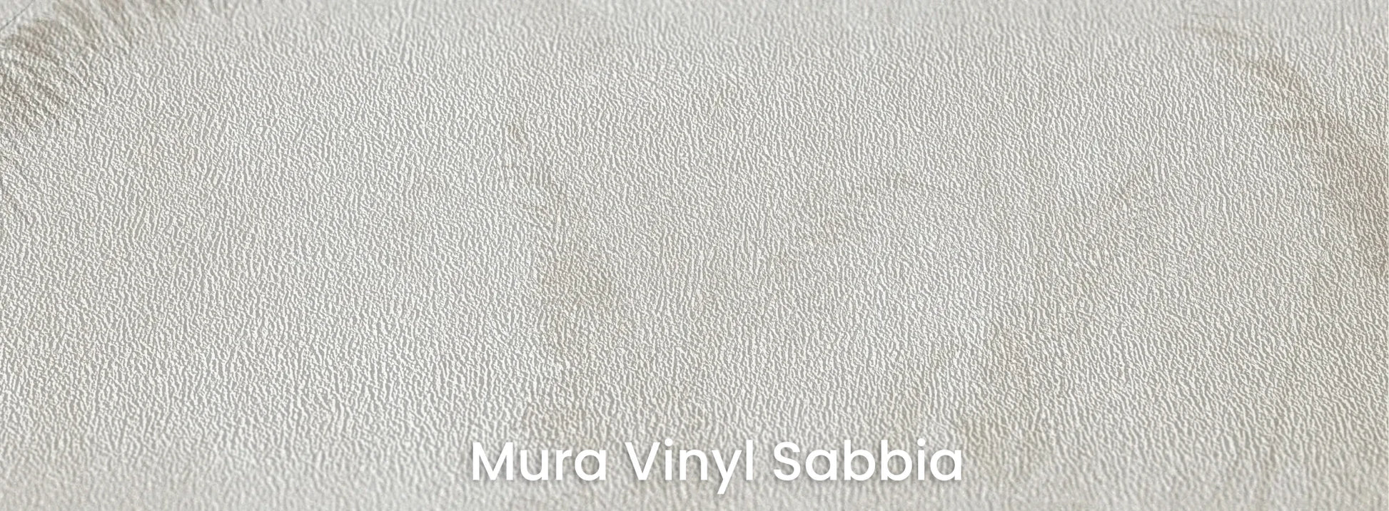 Zbliżenie na fototapetę MORNING MIST - tapeta z mglistymi trawami w szarościach na podłożu o strukturze ziarna piasku.