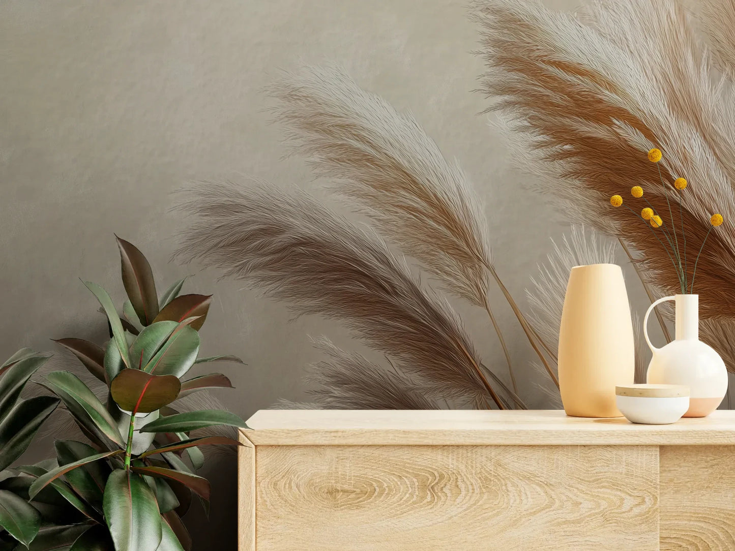 Fototapeta GENTLE PLUMES - tapeta z beżowymi źdźbłami trawy na jasnym tle pokazana w aranżacji wnętrza z akcentem na ścianie.