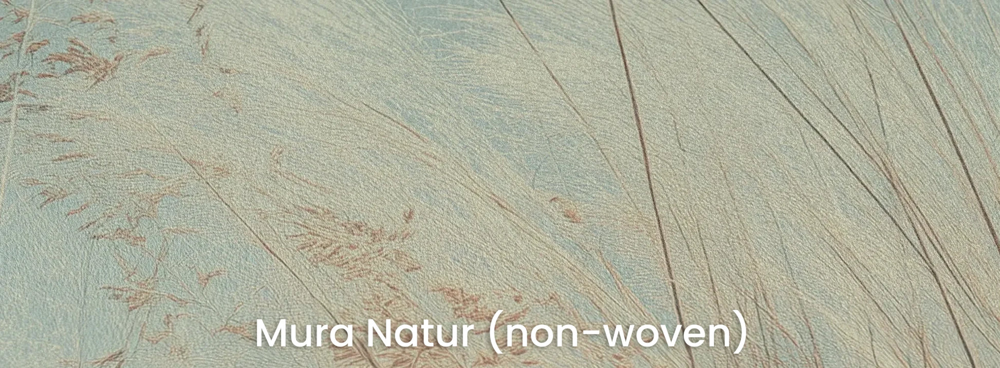 Zbliżenie na fototapetę SAGE WHISPERS - tapeta z delikatną trawą na błękitnym tle na naturalnym podłożu ekologicznym.