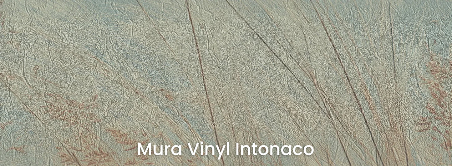 Zbliżenie na fototapetę SAGE WHISPERS - tapeta z delikatną trawą na błękitnym tle na podłożu o strukturze tartego tynku.