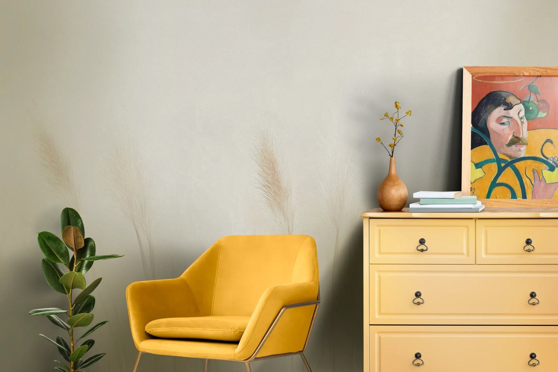 Wzór fototapety IVORY SERENITY - tapeta z delikatnymi trawami na beżowym tle pokazanej w aranżacji salonu.