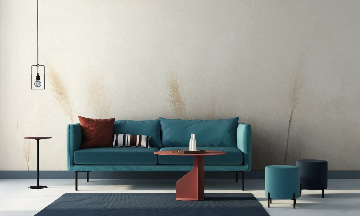 Wzór fototapety IVORY SERENITY - tapeta z delikatnymi trawami na beżowym tle pokazanej w aranżacji salonu.