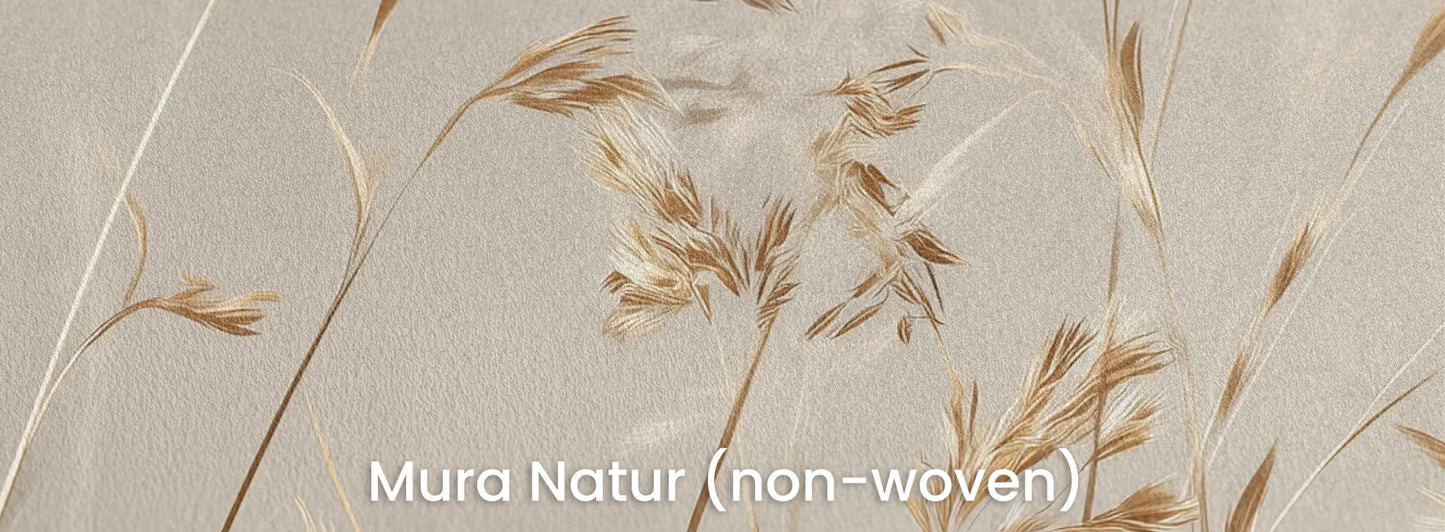 Zbliżenie na fototapetę BRUSHED GOLD - tapeta z delikatnie falującymi źdźbłami traw na naturalnym podłożu ekologicznym.