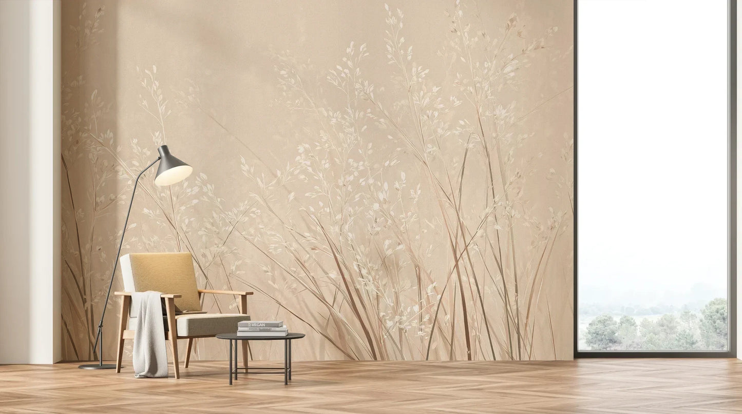 Wzór fototapety DUSTY ROMANCE - tapeta z delikatnymi trawami na beżowym tle pokazanej w aranżacji salonu.