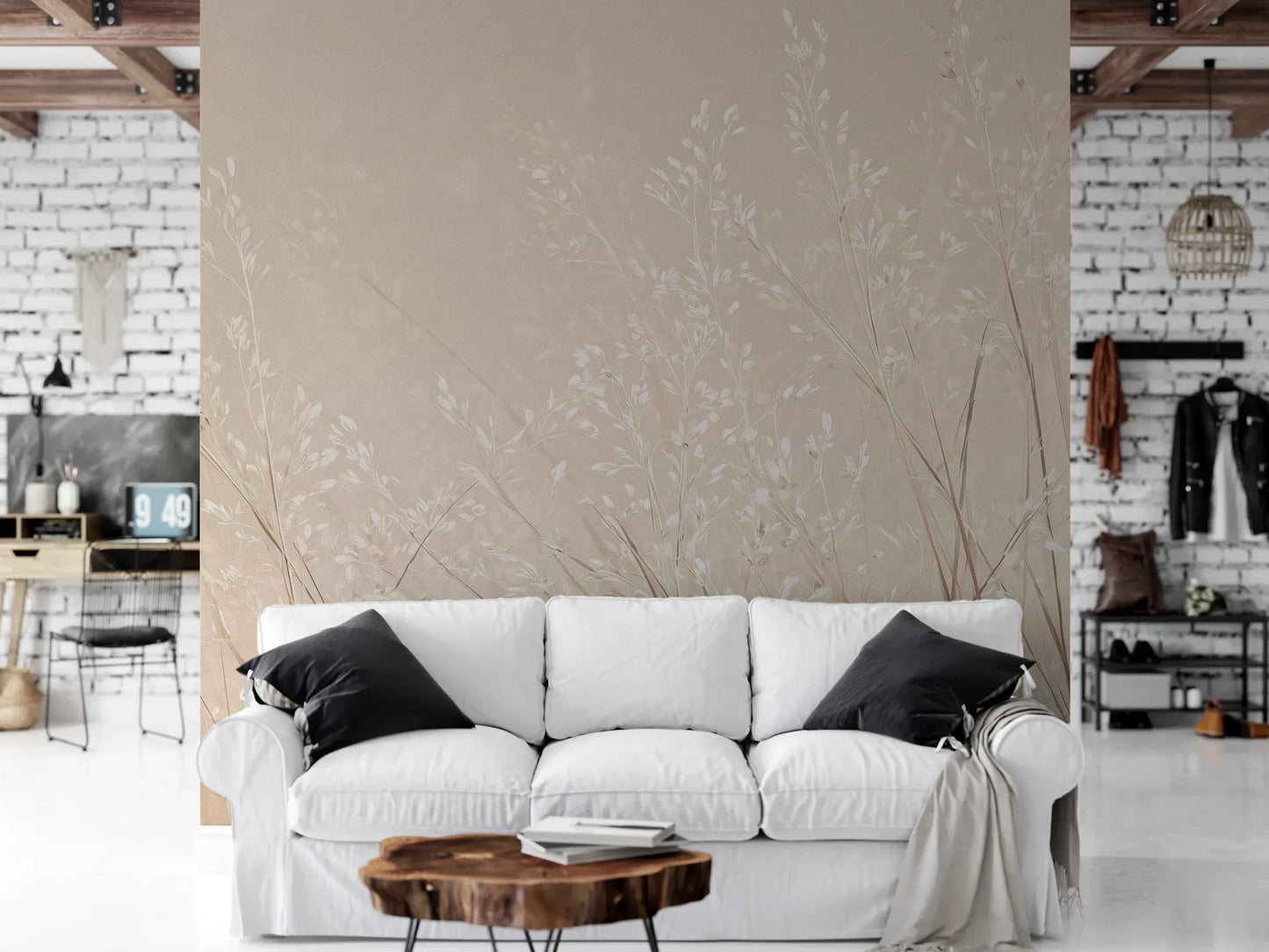 Wzór fototapety DUSTY ROMANCE - tapeta z delikatnymi trawami na beżowym tle pokazanej w aranżacji salonu.