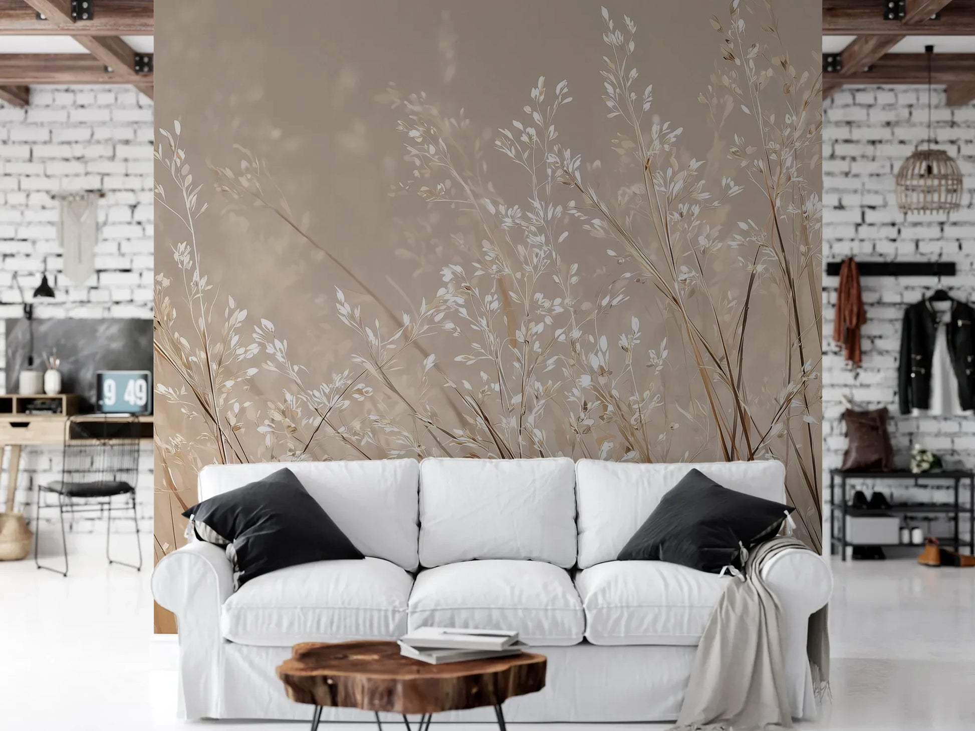 Wzór fototapety PEARL FEATHERS - tapeta z delikatnymi trawami w kremowej poświacie pokazanej w aranżacji salonu.