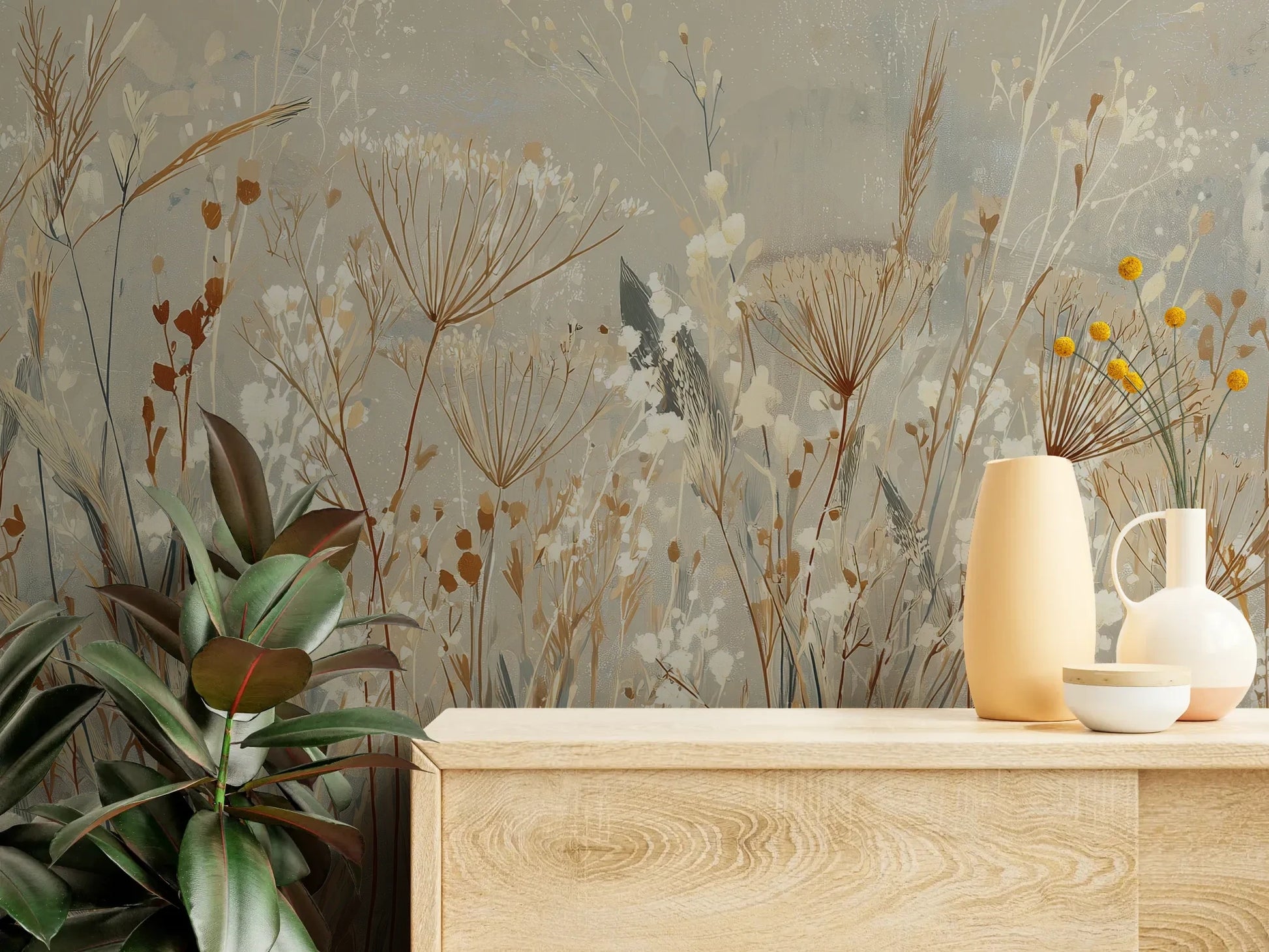 Fototapeta SILK MEADOWS - tapeta z delikatnymi trawami w kremowej tonacji pokazana w aranżacji wnętrza z akcentem na ścianie.