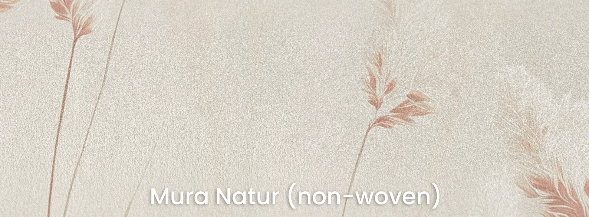 Zbliżenie na fototapetę CELESTIAL REEDS - tapeta z delikatnymi źdźbłami trawy w pastelowych odcieniach na naturalnym podłożu ekologicznym.