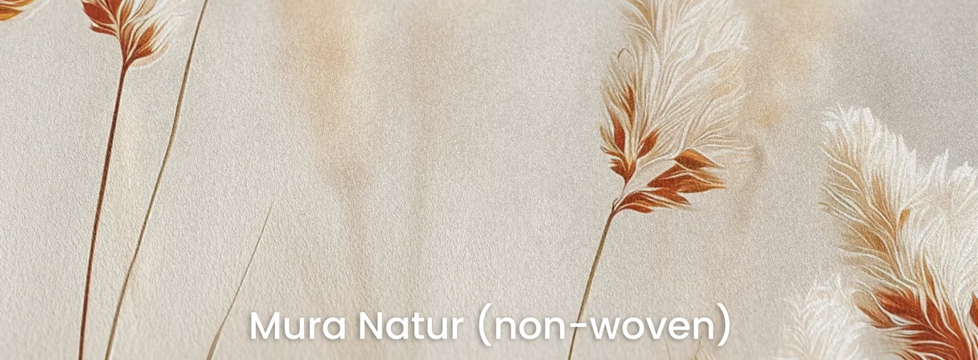 Zbliżenie na fototapetę WINDSWEPT POETRY - tapeta z delikatnymi źdźbłami traw w kremowej tonacji na naturalnym podłożu ekologicznym.