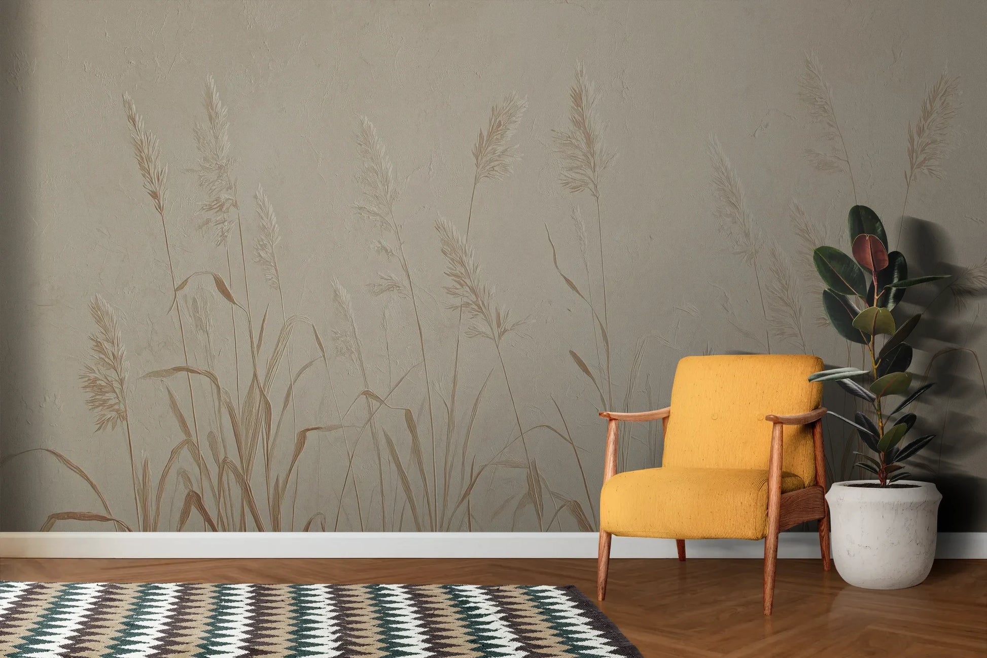 Wzór fototapety NATURE'S LULLABY - tapeta z delikatnymi źdźbłami traw w beżowej tonacji pokazanej w aranżacji salonu.