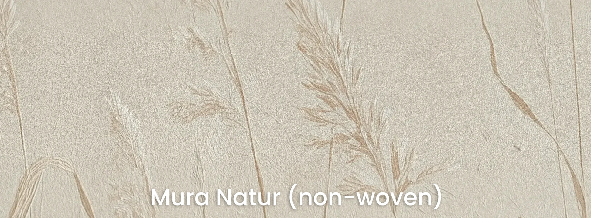 Zbliżenie na fototapetę NATURE'S LULLABY - tapeta z delikatnymi źdźbłami traw w beżowej tonacji na naturalnym podłożu ekologicznym.